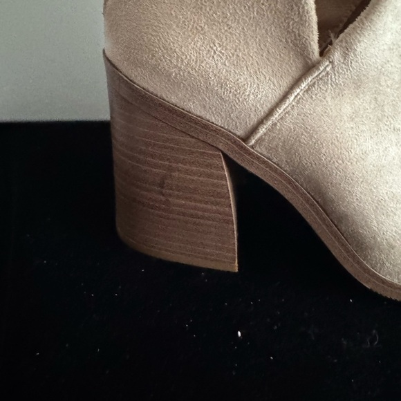 Tan Ankle Boots with V-Cut Design and Block Heel (new without tag) - Picture 11 of 11